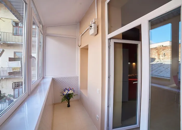 2 Bedrooms Apartment 150M From Opera House