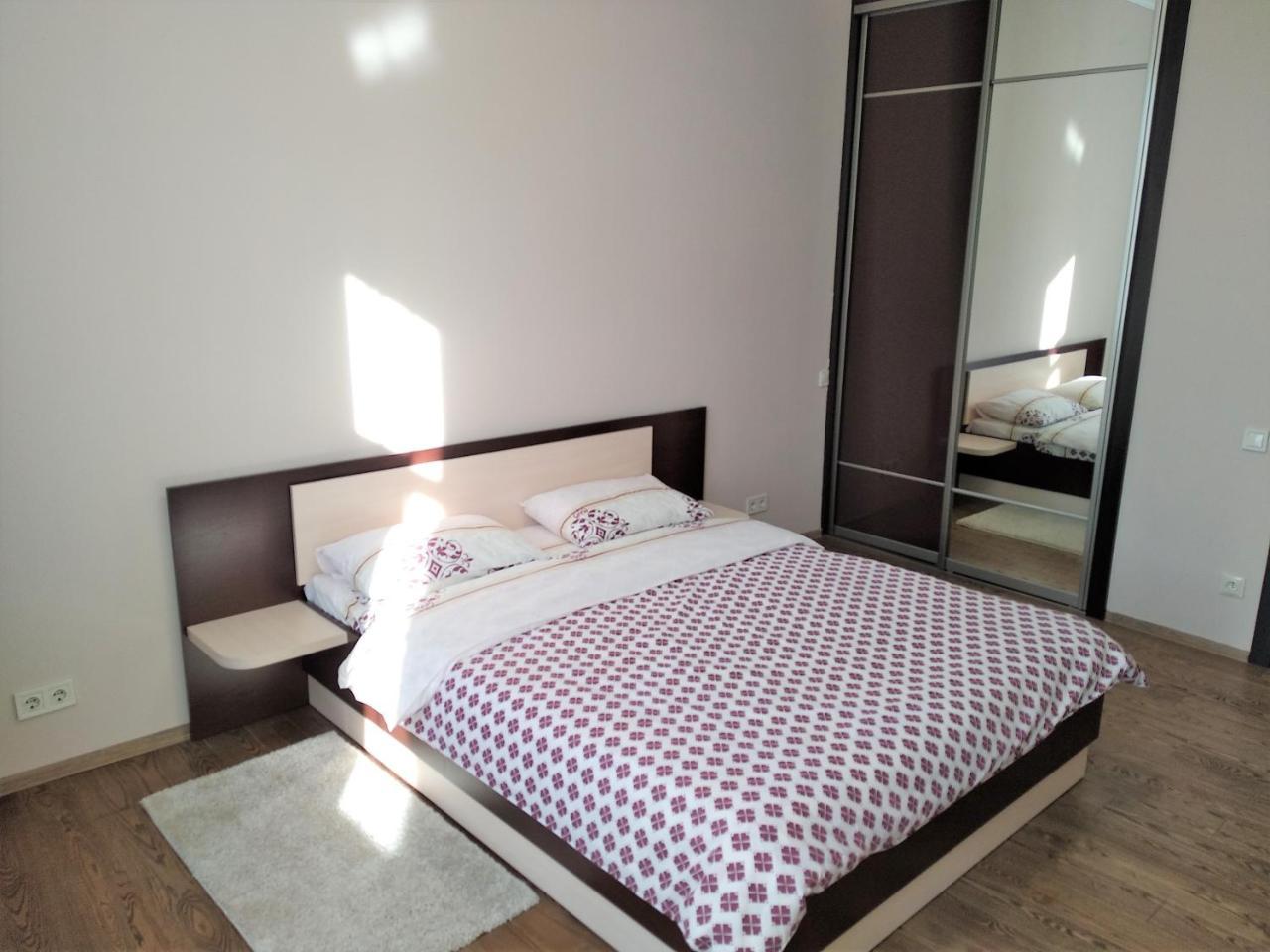 2 Bedrooms 150m From Opera House Apartment Lviv